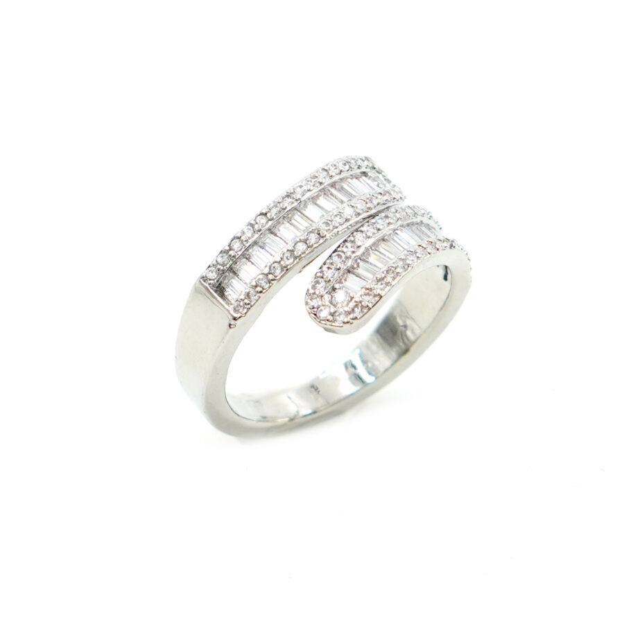 Anello fascia contrarier con zirconi bianchi