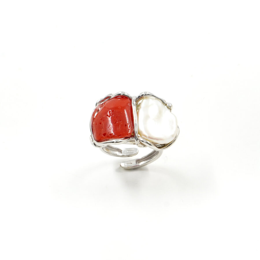 Anello in argento con corallo e perla – Rodiato