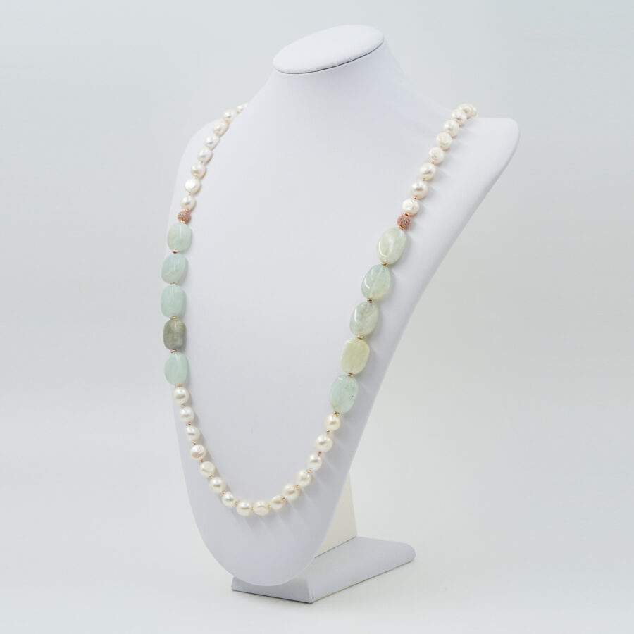 Collana con perla, acquamarina milk verde, elemento in ottone con zirconi, chiusura in argento – Rosè - immagine 3