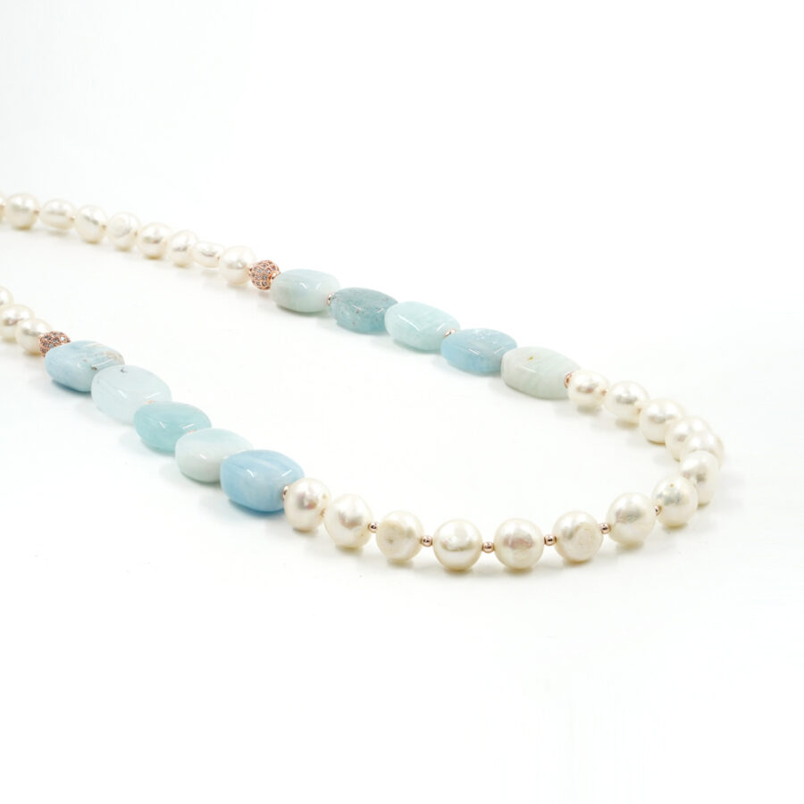 Collana con perla, acquamarina milk azzurra, elemento in ottone con zirconi, chiusura in argento – Rosè