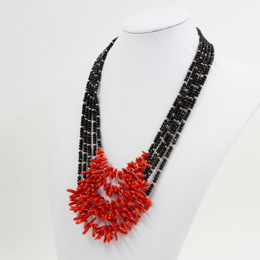 Collana Multifilo con spinello nero, corallo, chiusura in argento – Rosè