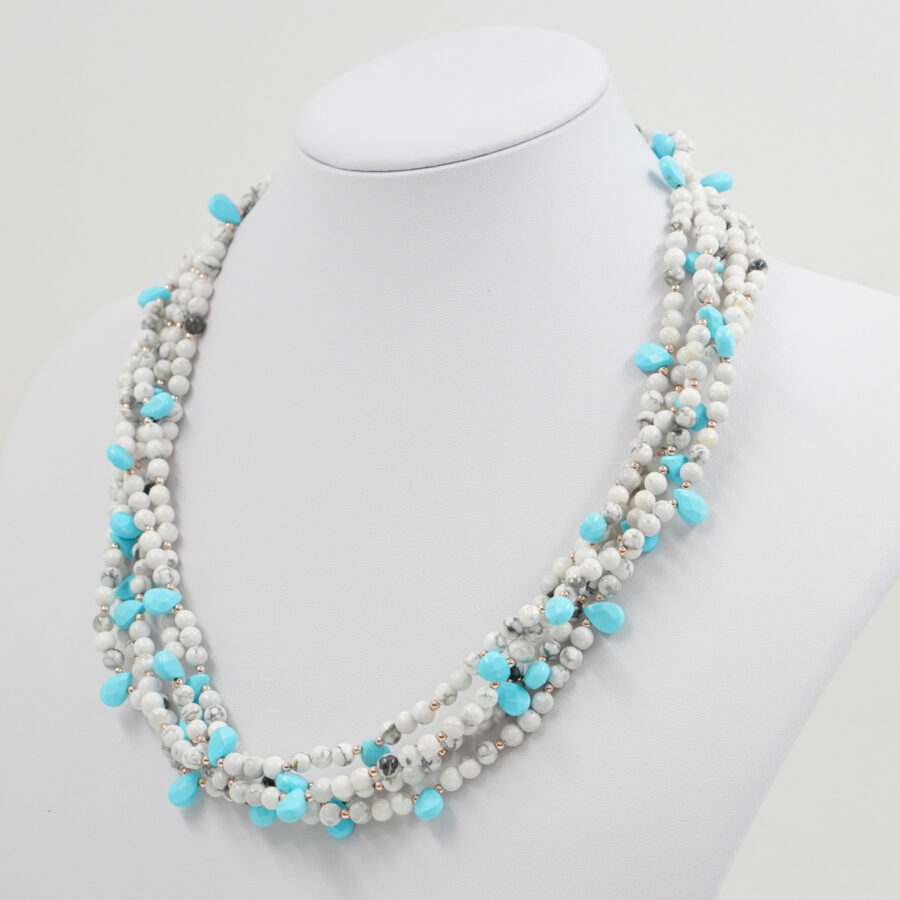 Collana Multifilo con howlite, pasta di turchese, chiusura in argento – Rosè