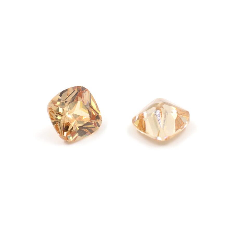 Zirconi champagne taglio quadrato 6mm <strong>[Buste da 10pz]</strong>