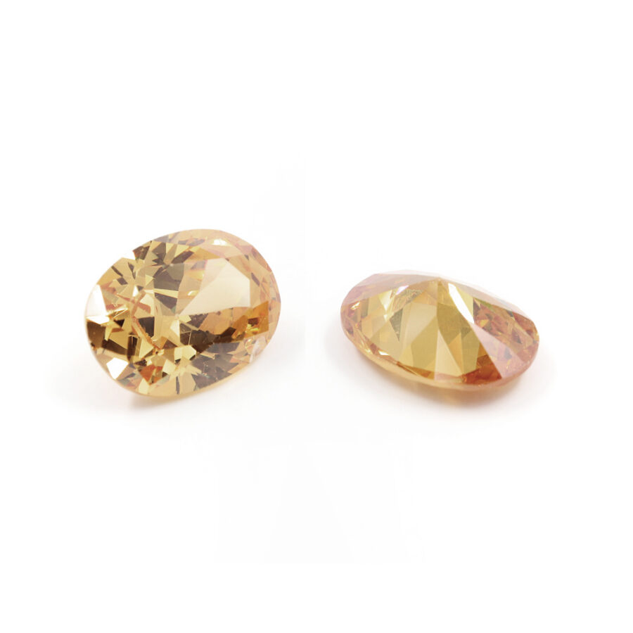 Zirconi champagne taglio ovale 6x8mm <strong>[Buste da 10pz]</strong>