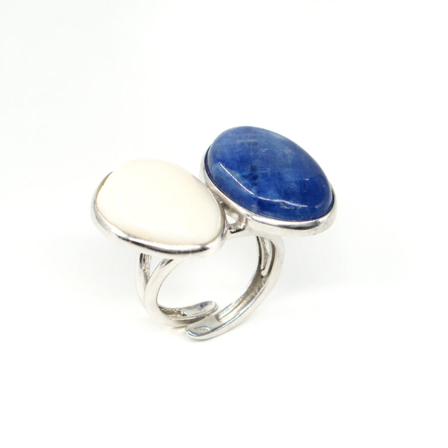 Anello in argento con cianite, corallo bianco - Rodiato - immagine 2