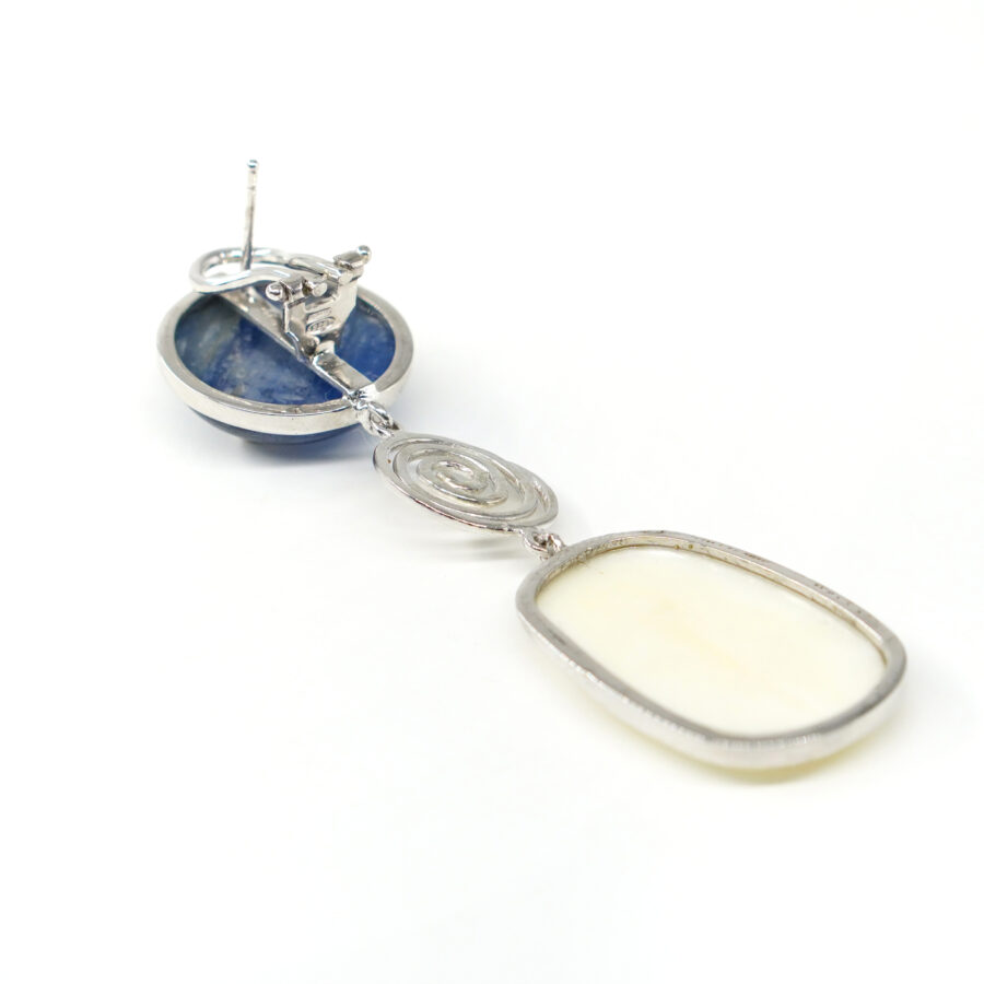 Orecchini in argento con corallo bianco, cianite – Rodiato - immagine 2