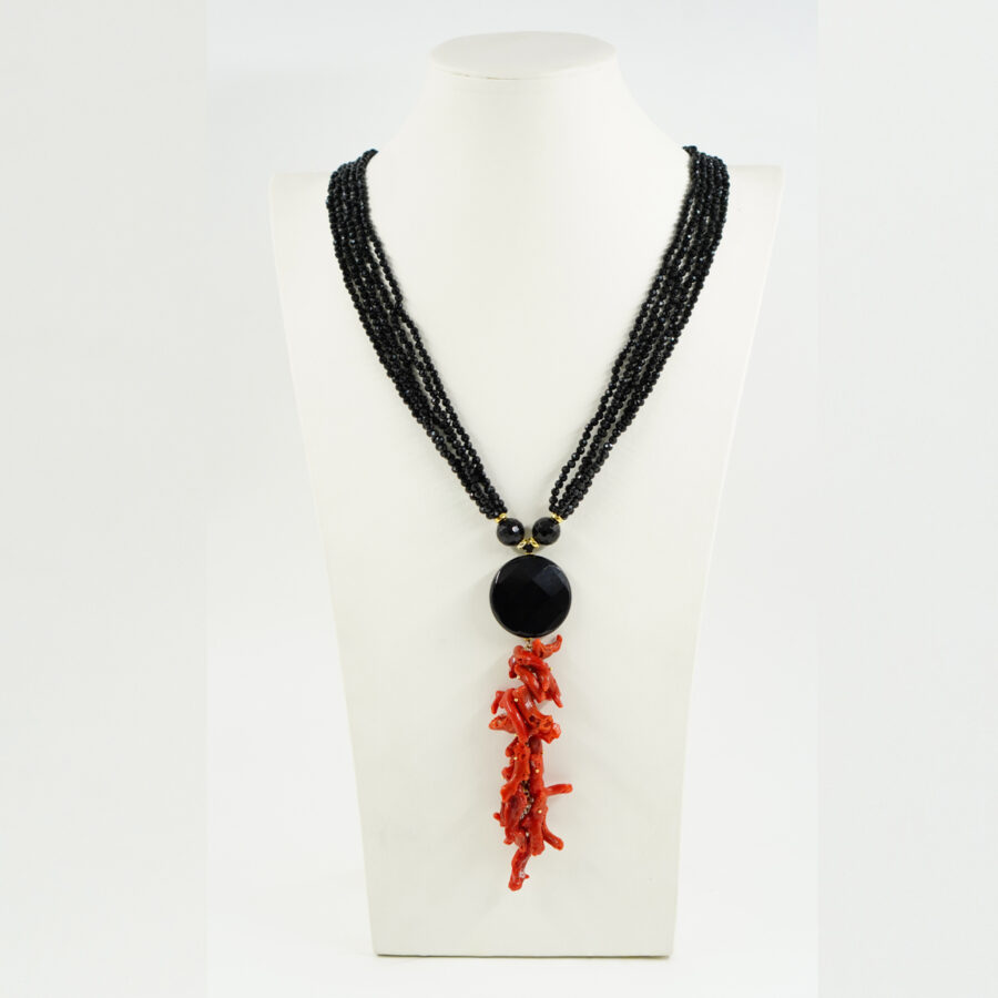 Collana Multifilo con agata nera, corallo rosso, chiusura in argento – Dorato