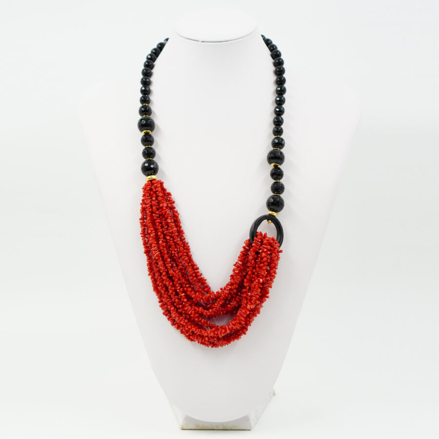Collana Multifilo con agata nera, corallo mediterraneo rosso scuro, chiusura in argento – Dorato