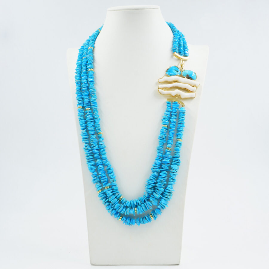 Collana Multifilo con chips di Turchese Naturale, chiusura in argento montata con corallo bianco e turchese – Dorato