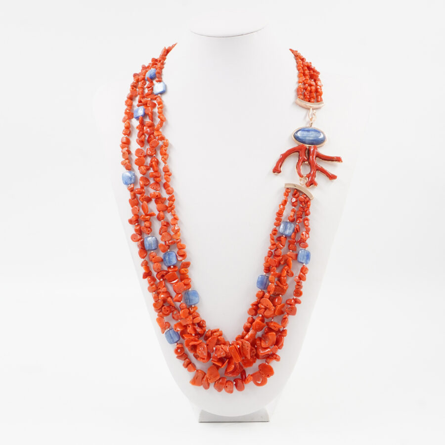 Collana Multifilo con scaglie di corallo, cianite, chiusura in argento montata con ramo di corallo e cianite – Rosè - immagine 2