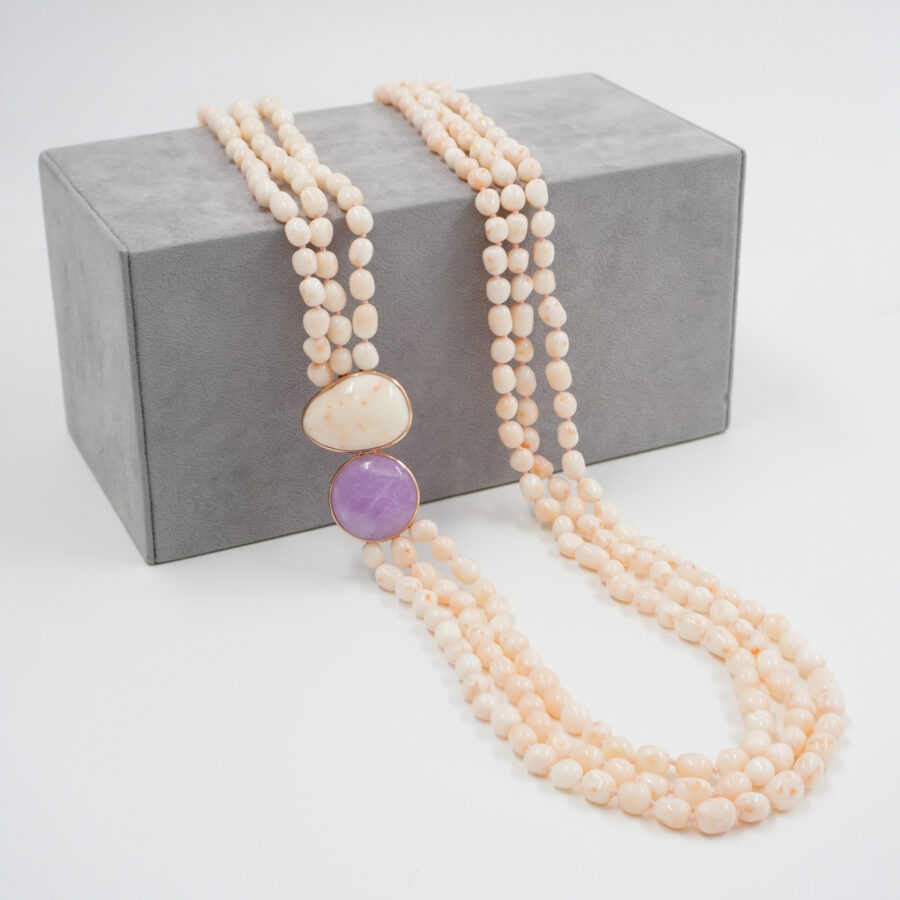 Collana Multifilo con sassi di corallo rosa e chiusura con spola di corallo rosa, kunzite in argento - Rosè