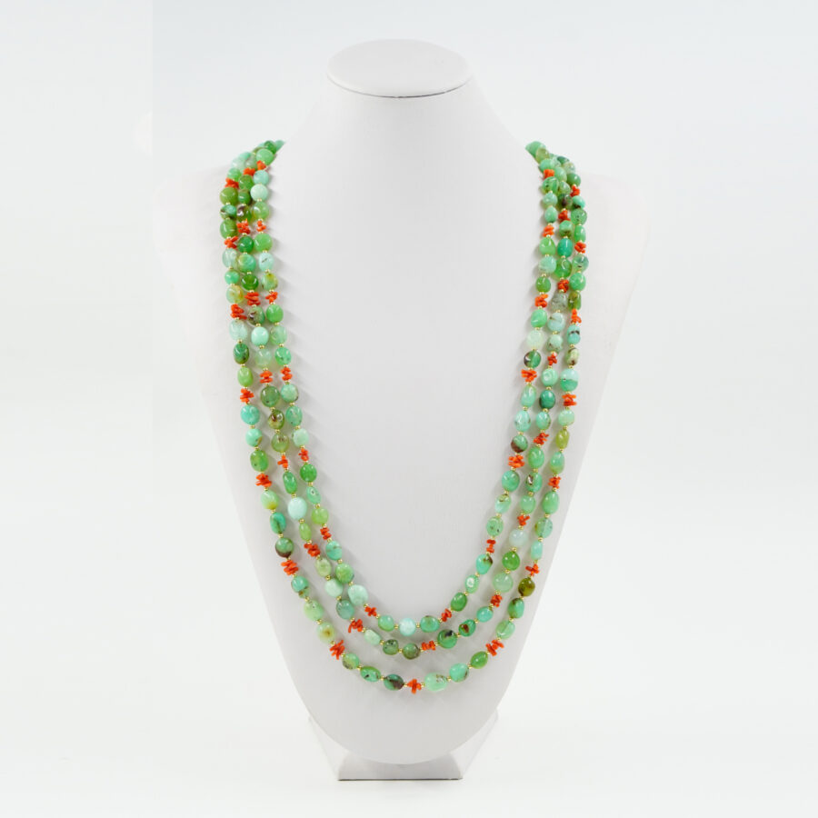 Collana Multifilo con sassi di crisoprasio, corallo, ematite, chiusura in argento – Dorato