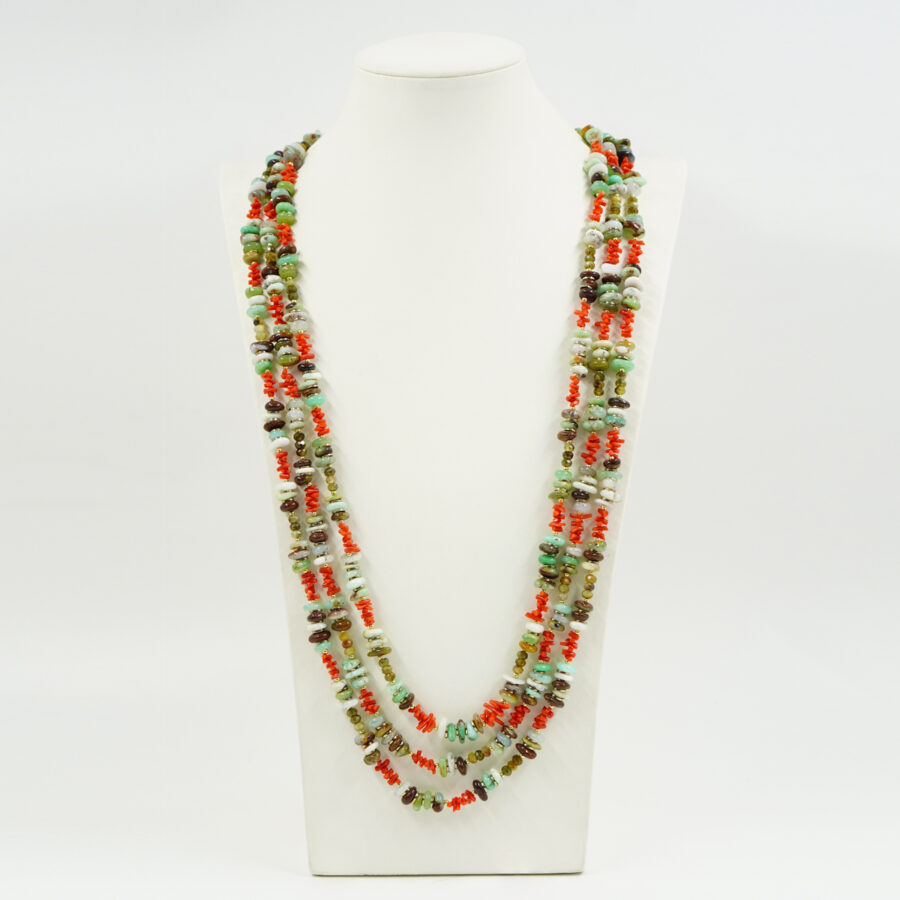 Collana Multifilo con rondella di crisoprasio, corallo, granato verde, chiusura in argento – Dorato