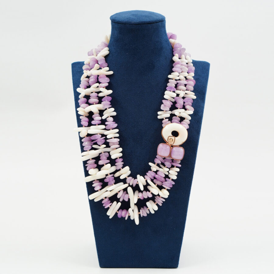 Collana Multifilo con corallo bianco, kunzite, centrale in argento montata con corallo bianco e kunzite – Rosè