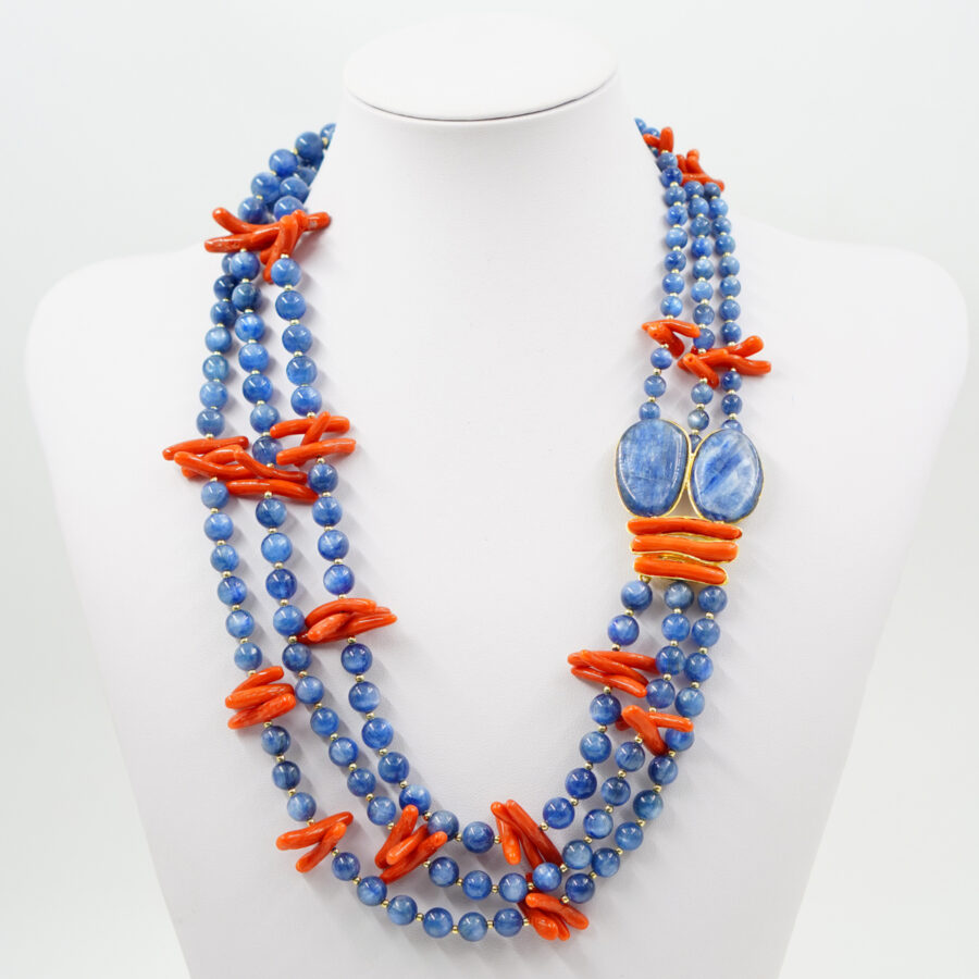 Collana Multifilo con corallo, cianite, ematite, centrale con corallo e cianite e chiusura in argento – Dorato