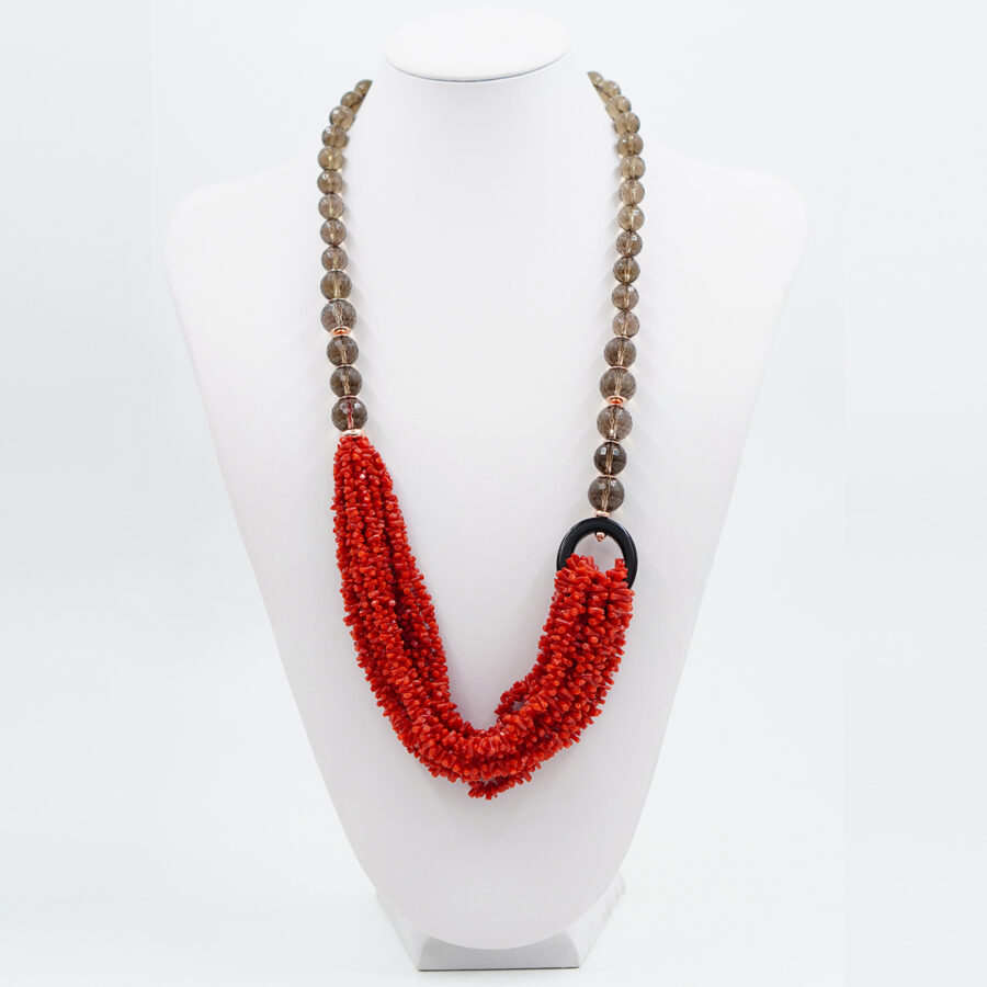 Collana Multifilo con quarzo fumè, corallo mediterraneo rosso, agata nera, chiusura in argento – Rosè