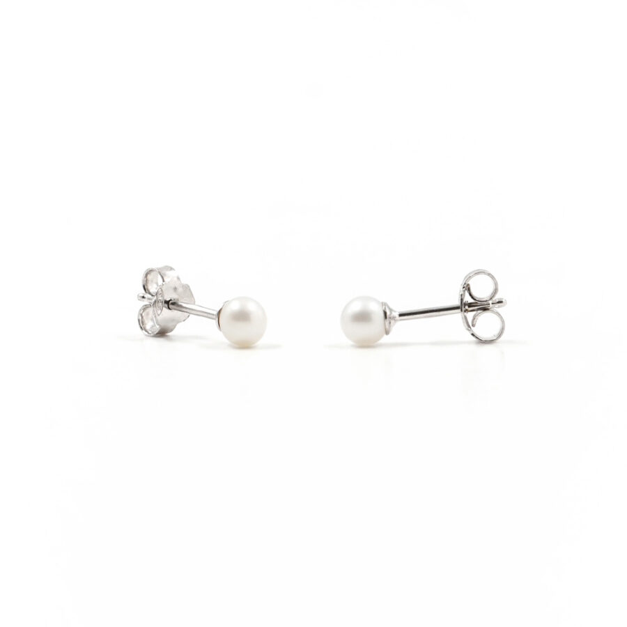 Orecchini Marchio Sumiko con perla d'acqua dolce 5mm con paletto in argento Rodiato