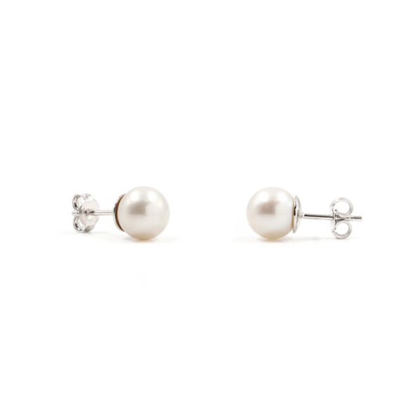 Orecchini Marchio Sumiko con perla d'acqua dolce 8mm con paletto in argento Rodiato