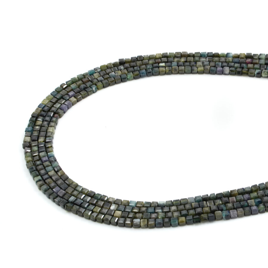 Tormalina Verde fili cubi sfaccettati  4mm