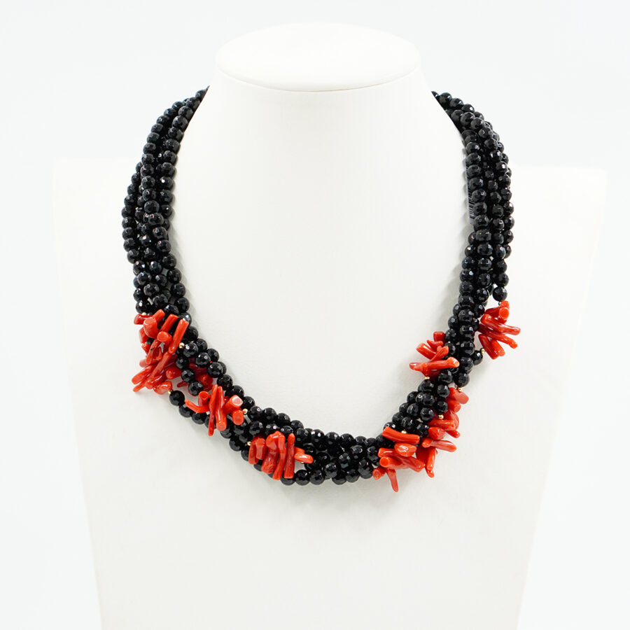 Collana con agata nera, corallo, ematite, chiusura in argento - Dorato