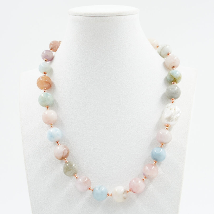 Collana con berillo, perla barocca, ematite, chiusura in argento – Rose'