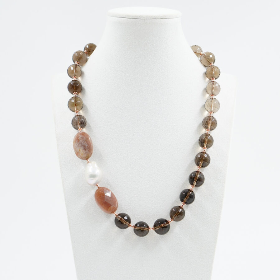 Collana con quarzo fumè, pietra del sole, perla, ematite, chiusura in argento – Rose'