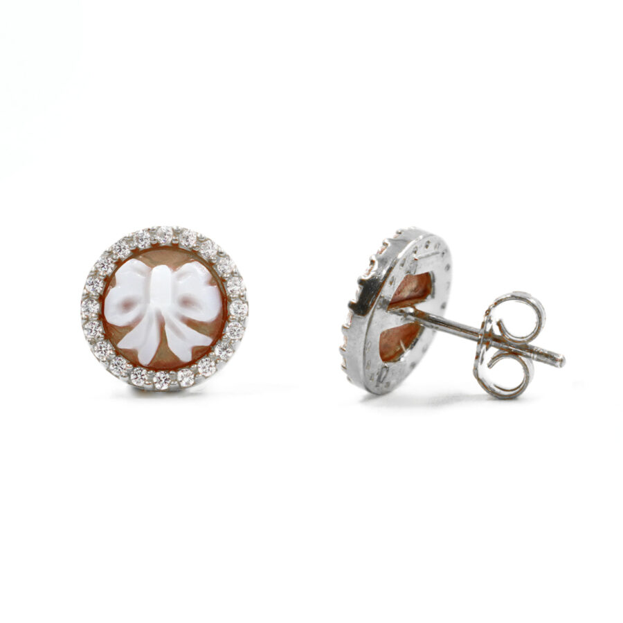 Orecchini in Argento cammeo tondo 8mm con fiocco e zirconi bianchi – Rodiato - immagine 2