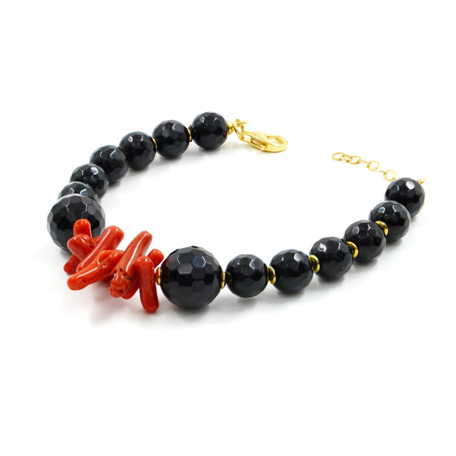 Bracciale con agata nera, corallo, ematite, chiusura in argento – Dorato