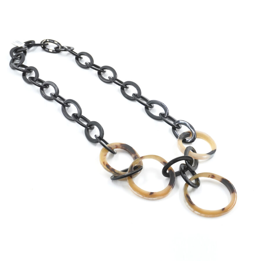 Collana di corno con elementi ovali e tondi beige e neri - immagine 2
