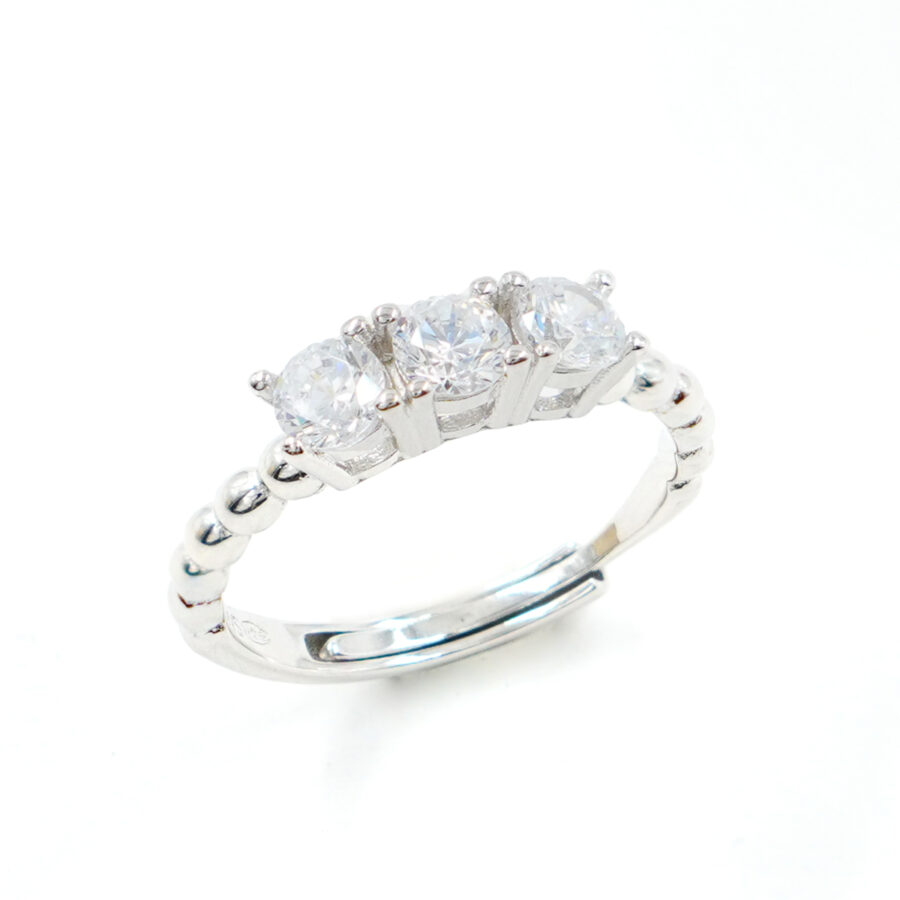 Anello Trilogy in argento con zirconi bianchi gambo lavorato – Rodiato