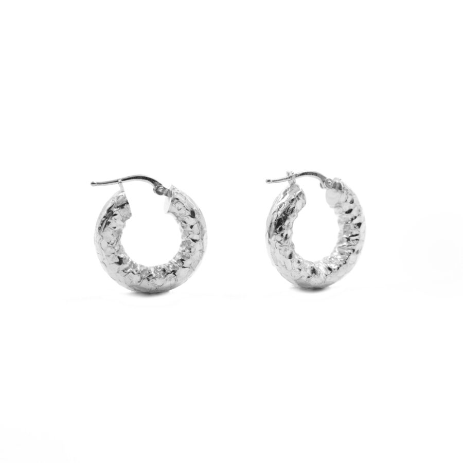 Orecchini cerchio martellato in argento a baionetta 22mm – Rodiato
