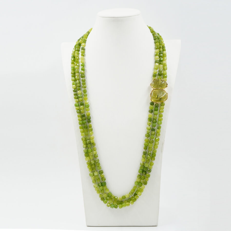 Collana Multifilo con giada canadese, centrale in argento montato con ambra verde, chiusura in argento - Dorato