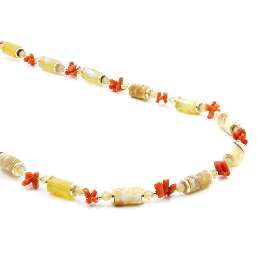 Collana con opale giallo, cianite gialla, corallo,ematite, chiusura in argento – Dorato