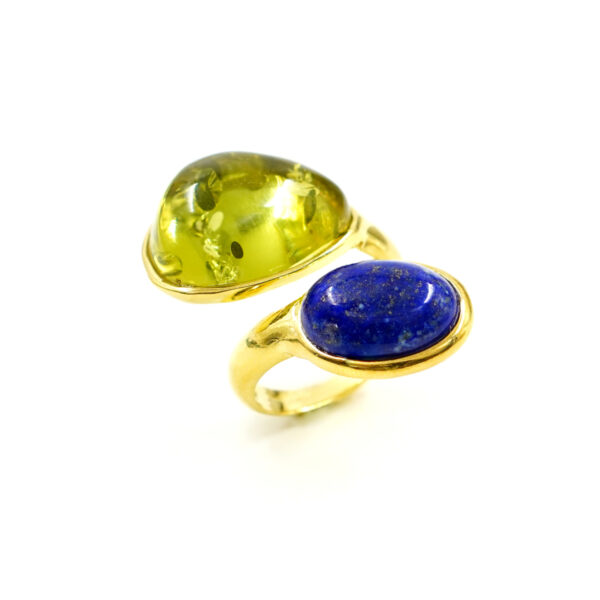 Anello Contrarier in Argento con lapis, ambra colombiana verde – Dorato
