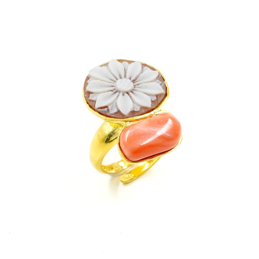 Anello in argento con cammeo con incisione fiore, corallo arancio – Dorato