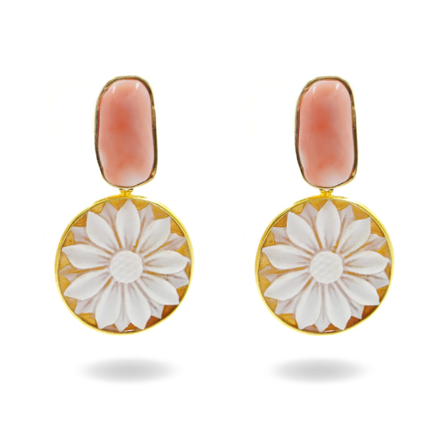 Orecchini in argento con corallo, cammeo con inciso fiore – Dorato
