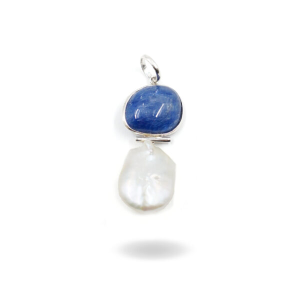 Pendente in argento con cianite, perla barocca piatta – Rodiato