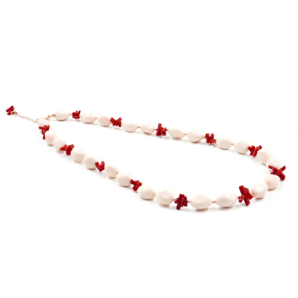 Collana con pasta di corallo rosa, corallo rosso, ematite, chiusura in argento – Rosè