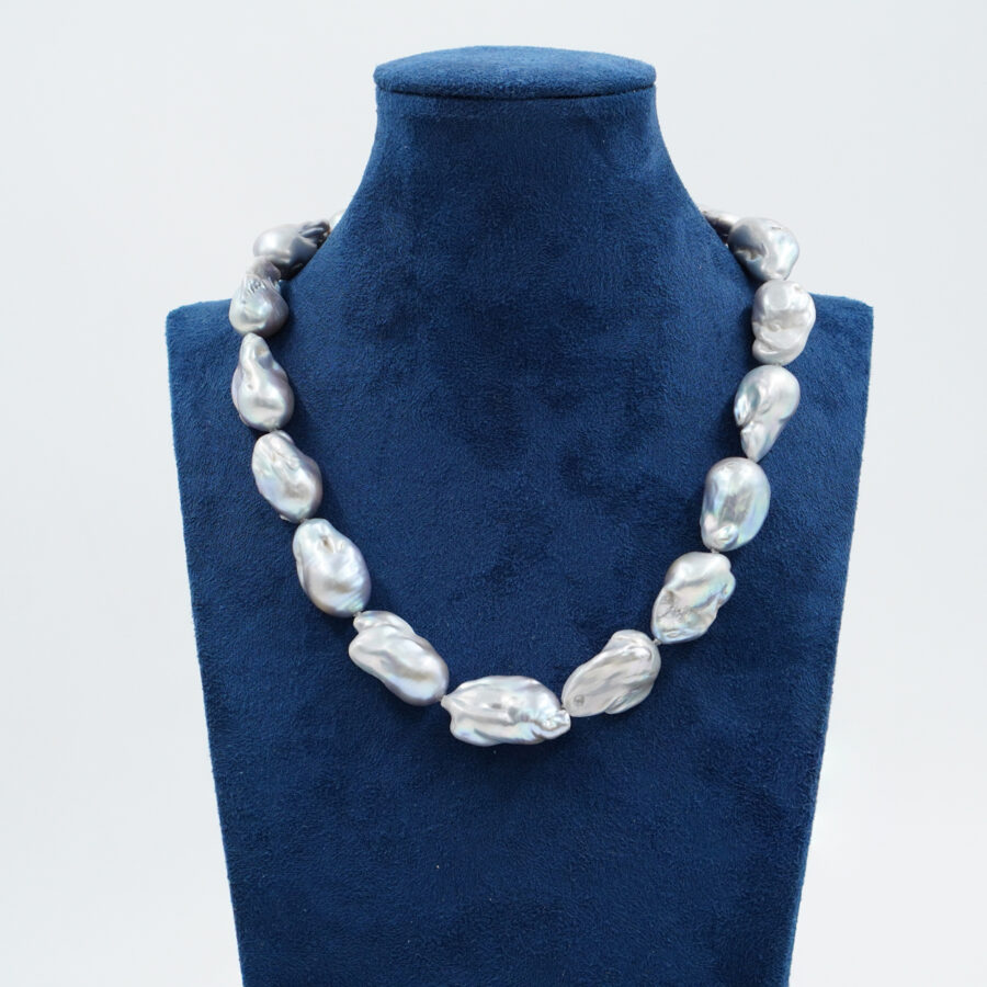 Collana con perle barocche grigie, chiusura in argento – Rodiato