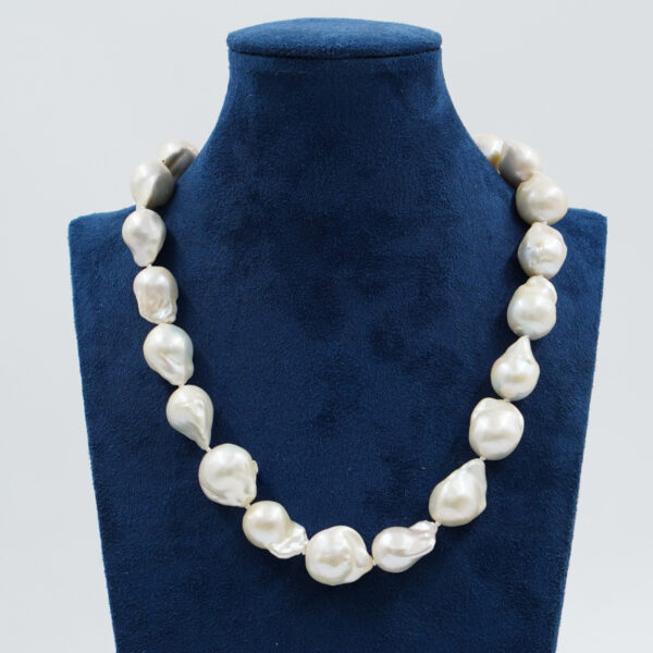 Collana con perle barocche, chiusura in argento – Rodiato