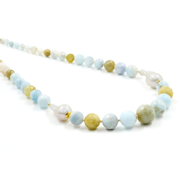 Collana con acquamarina sfaccettata a gradazione, perla, ematite, chiusura in argento – Dorato