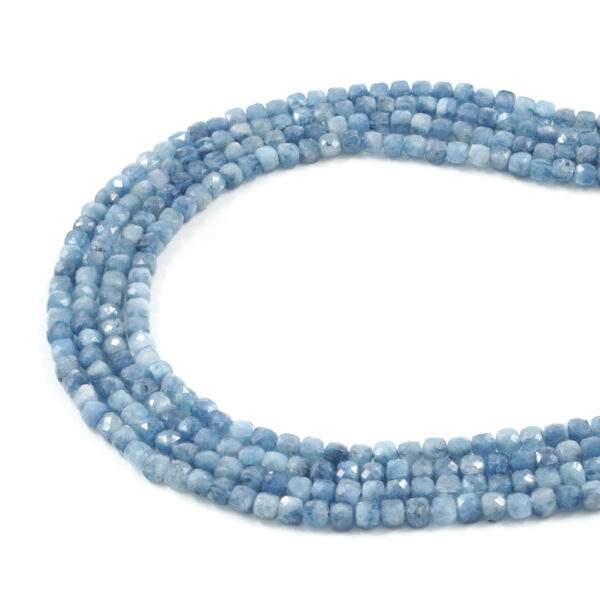 Acquamarina fili cubi sfaccettati 4mm – Colore Scuro Qualità A