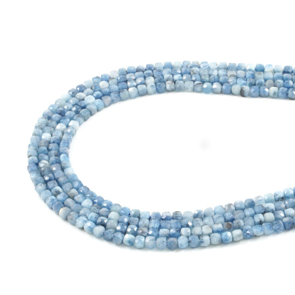 Acquamarina fili cubi sfacce.4mm – Colore Scuro