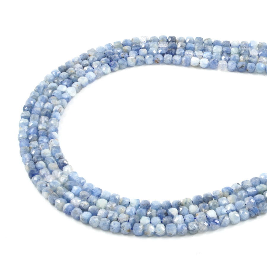 Cianite fili cubi sfaccettati 4mm