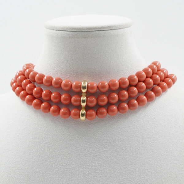 Collana Choker Multifilo con pasta di corallo cerasuolo, chiusura ed elemento in argento – Dorato