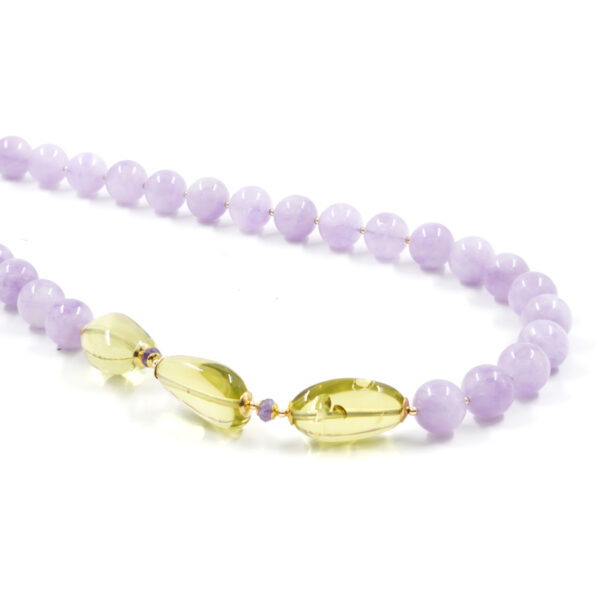 Collana con ametista lavanda, ambra colombiana verde, ematite, chiusura in argento - Dorato