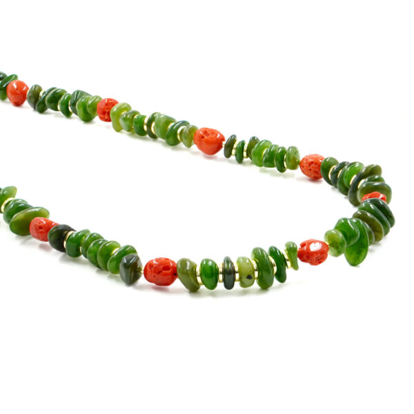 Collana con rondelle di giada canadese, corallo, ematite, chiusura in argento - Dorato