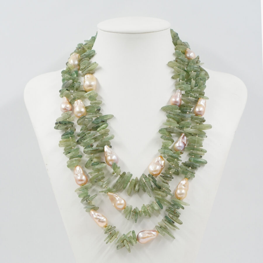 Collana con Cianite Verde, perle barocche color naturale, chiusura in argento - Dorato
