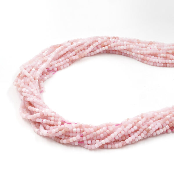 Opale Rosa fili cubi sfaccettati 2,5mm