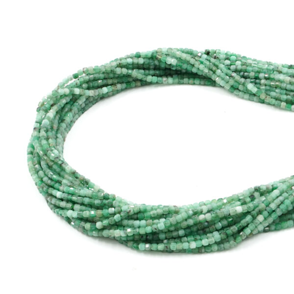 Smeraldi fili cubi sfaccettati 2mm